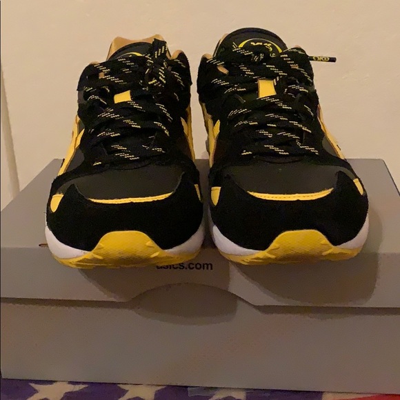 ASICS - Picture 1 of 2